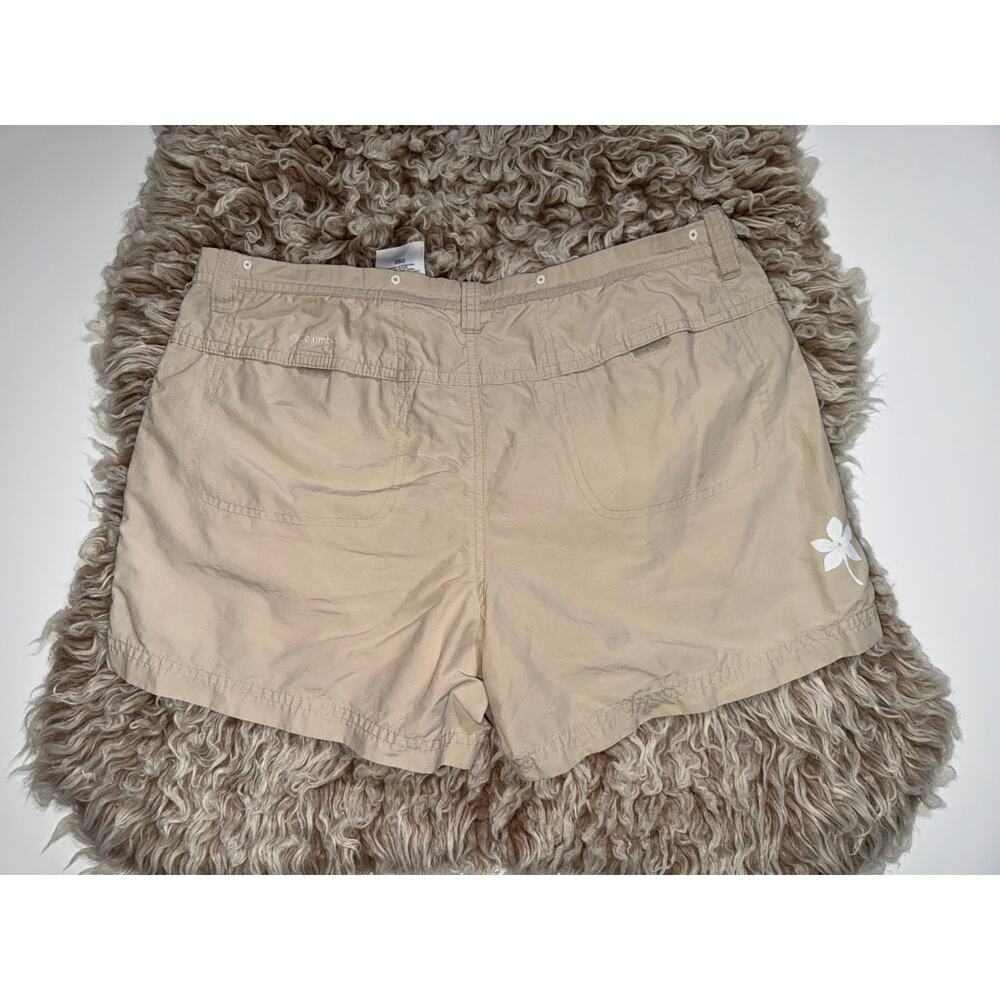 Columbia women’s tan light weight shorts - Picture 2 of 12